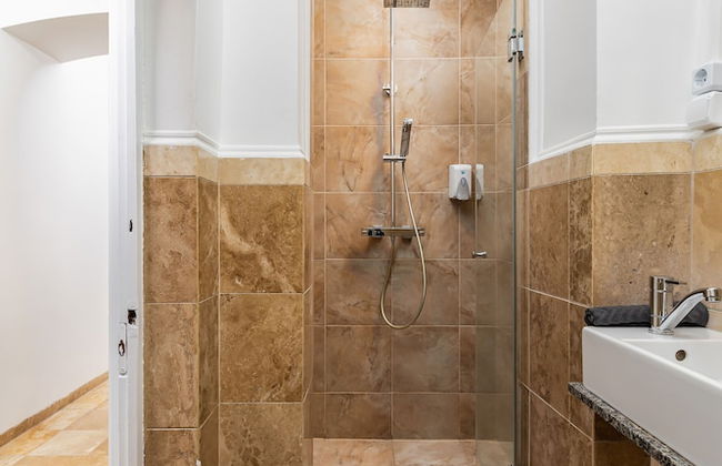 Real Apartments Andrassy - Foto 25