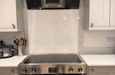 Luxury Contractor 4 Bed Home Sleeps 8 Cardiff Airport Parking - Foto 14