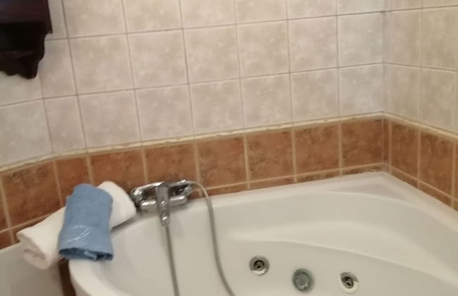 Helen's family home - Photo 38