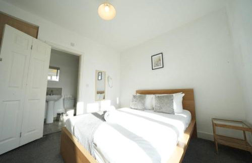 Private Rooms-Private Bathrooms-Near Airport- CABIN CREW paradise - Foto 15