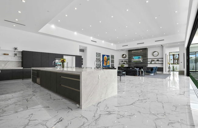 Sleeps 26 Pool, Hot Tub, Pickleball & Putting Green Bravo Villa #12 by Avantstay - Foto 11