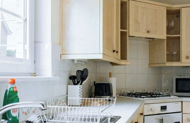 Snug & Serene 2BD Flat - Roseburn - Photo 8