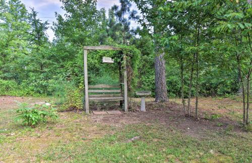 Luxe Cabin with Hot Tub on 5 Acres in Pearcy! - Foto 39