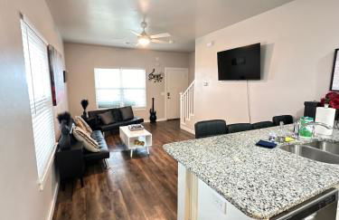 Luxury 3BR Townhome Stay - Foto 5