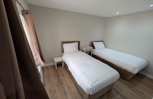 Numero Uno Ensuite 3BR Flat Hot Tub Wifi Parking Contractor and Group Friendly - Foto 17