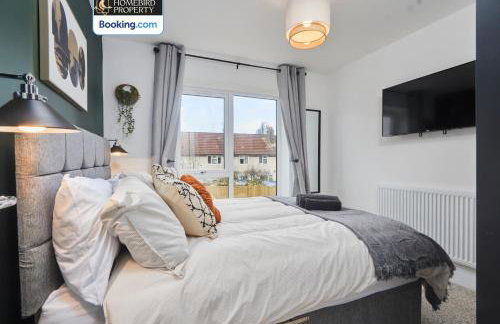 Spacious 4BDR House By Homebird Property Management Short Lets & Serviced Accommodation Leeds With Private Parking & Garden - Foto 28