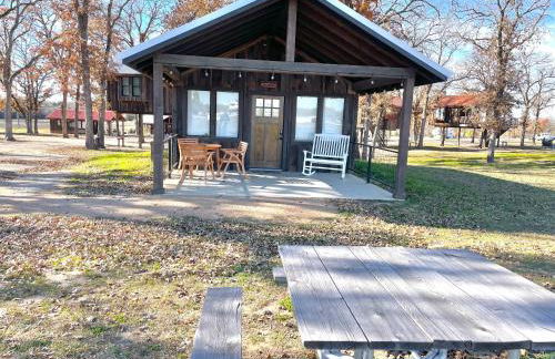 The Cardinal Cabin 15MIN to Magnolia Baylor - Photo 1