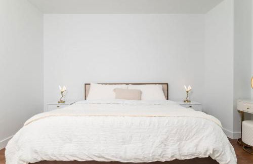 Back-Bay 2BR Condo w Roof top Gym Parking - Foto 25