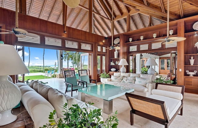 Magnificent Eight Bedroom Holiday Home - Photo 14