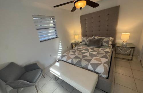 Three-Bedroom House - Best area-Heated Pool-Spa and Sauna Close to Beaches - Foto 39