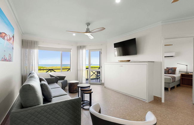 Moonlight Bay Suites - Photo 43