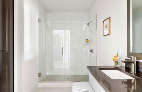 Fire Tower Luxe 2BR KingSuites & Private Balcony - Foto 10