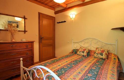Maison de charme en pierre au bord d’un ruisseau, proche d’un bourg médiéval – Jardin et garage inclus - FR-1-582-151 - Foto 3