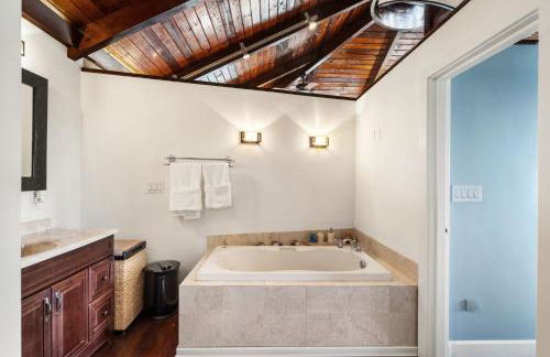 Hot Tub, Electric Bikes, Solo Stove, Projector, Smores - Foto 23