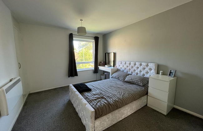 Impeccable 2-bed Apartment in Eastleigh - Foto 2