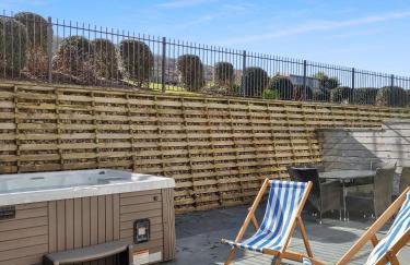 Point View - Award Winning Apartments with Private Hot Tub & Parking - Foto 5