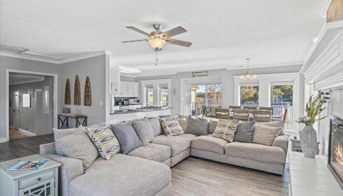 Grand Getaway with Private Dock near Coconuts - Foto 2