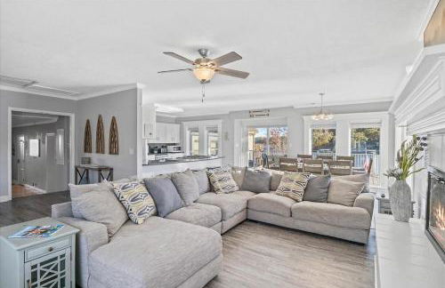 Grand Getaway with Private Dock near Coconuts - Foto 2