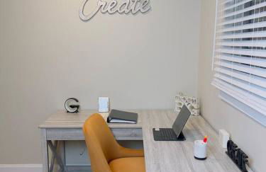 3BR Beach House | Fire Pit & Bar | Steps to Beach - Foto 10