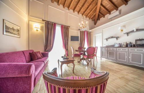 Lady Capulet Apartments - Photo 2