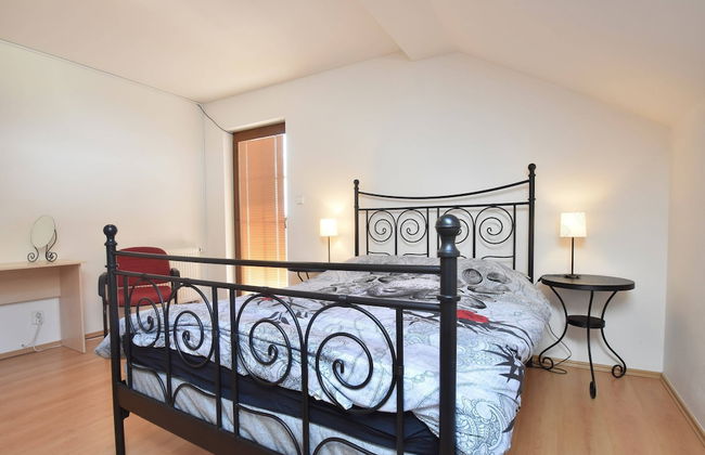 Villa by Lake & Slopes - Photo 9