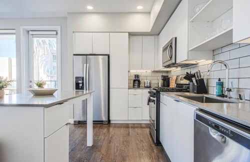 Hollywood Escape! Elegant 2BR 2BA Rental - Foto 9