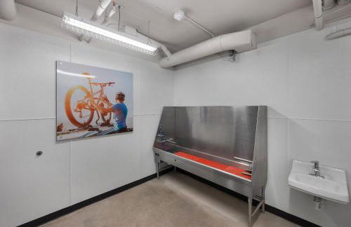 Gorgeous 2BD 2BA Pool,Gym,Htub near Convention Ctr - Foto 42