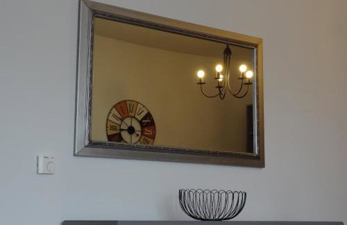 Well-equipped apartment with free parking - Photo 16