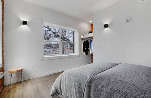 Modern Apartment with Pool Table! Pet-friendly! - Foto 12