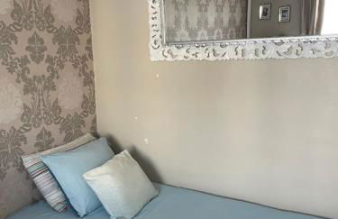 7 Guests, couchages- parking inclus- proche métro at door- 8min Paris - Foto 6