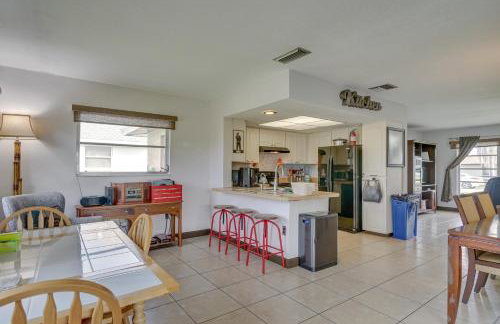 Canal-Front Retreat w/ Heated Pool & Hot Tub! - Foto 13
