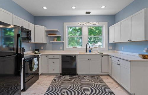 5bd Movie Theater - 7mins to UND - Backyard BBQ - Foto 65