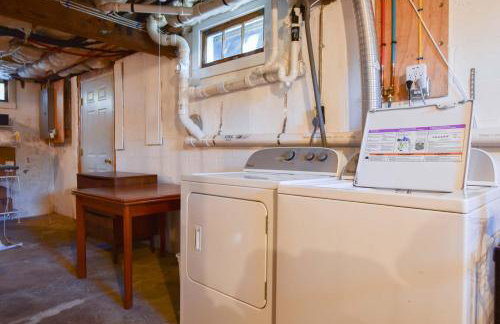 Pristine Multi-Family Home w Barn Game Room - Foto 22