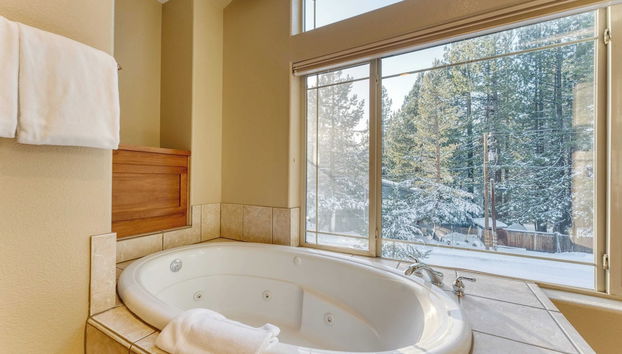 Cherry Hills Spacious Tahoe Cabin With Deck, Fireplace & Open Interiors - Foto 3, Interior