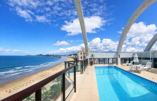 Flat em frente ao mar com piscina varanda e AC - Foto 1