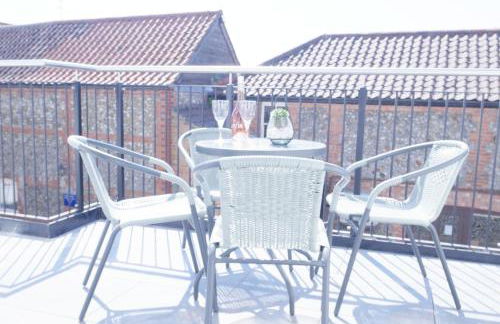 Sunset View, 2 bedrooms in the heart of Holt with parking - Foto 21