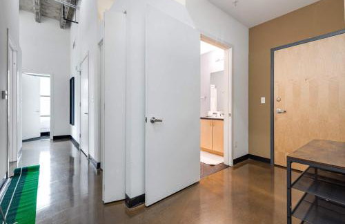 West Loop - City Views With In & Out Parking 6 - Photo 18