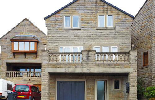Spacious Dewsbury Home, 8 beds, sleeps 10, Free Parking and Wifi, 3 TVs, Close to motorways - Foto 37