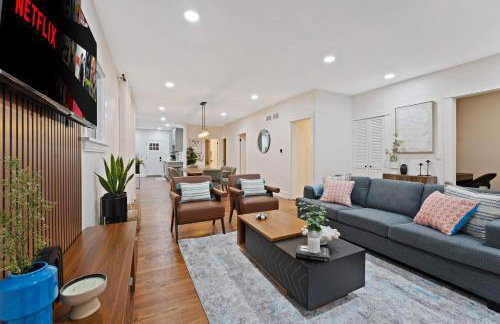 New Elmhurst Gem - Game Room & Amazing Yard - Foto 1