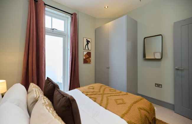 The Putney Hideaway - Modern and Elegant 3bdr Flat With Patio - Photo 18