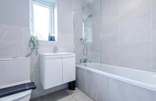 Spacious 3-BR Escape in Coseley with Free Parking - Foto 4