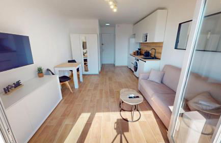 55E - Superbe studio climatisé entièrement rénové au 5ème et dernier étage sur le bord de Mer de Menton - Photo 11