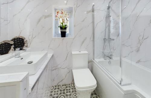 Tudor Hot Tub Family House - Foto 18