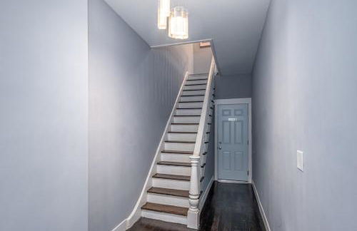 Walnut Hills, 5min to UC, Sleeps 7ppl, Lux Beds, Smart TVs - Foto 39