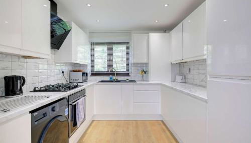 Spacious & Bright 3 Bedroom House in Peterborough - Foto 3