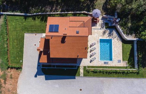 4 Bedroom Beautiful Home In Kunj - Photo 8