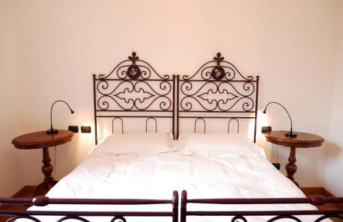 GuestHost - Raffaella splendido bilo x4 - Photo 4