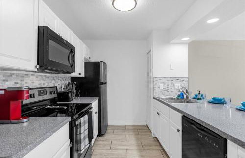 Luxury 3BR Condo Near Disney with Pool - Foto 25