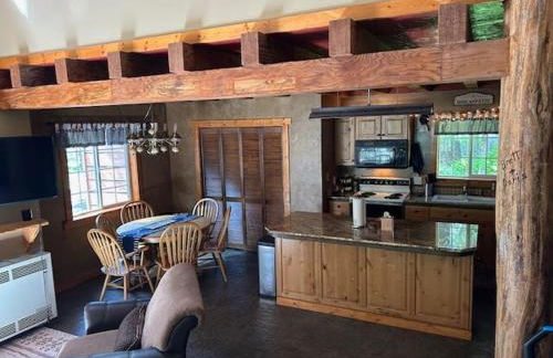 The Cozy Acorn Cascade Lake Retreat - Photo 8