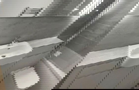 Exquisite Riverside Living in a Stunning Flat - Foto 7